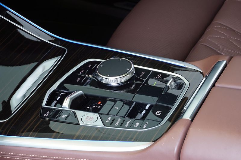 BMW X7 M60i,1.MAJ,ČR,DPH,Tažné - fotka 19 z 44