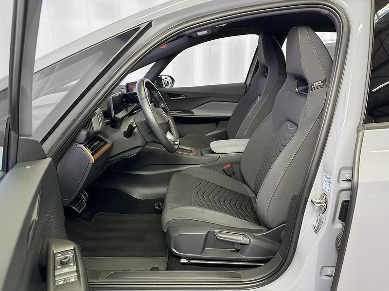 Cupra Born 150 KW / 58 KWH, ACC, LANE, FR - fotka 10 z 23