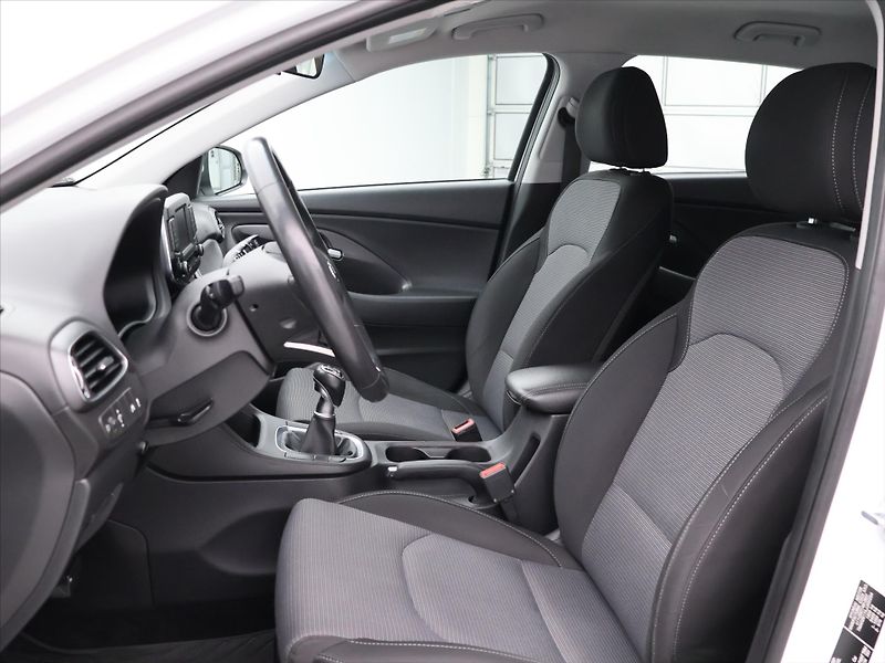 Hyundai i30 1,6 CRDi 81kW Trikolor tažné - fotka 11 z 31