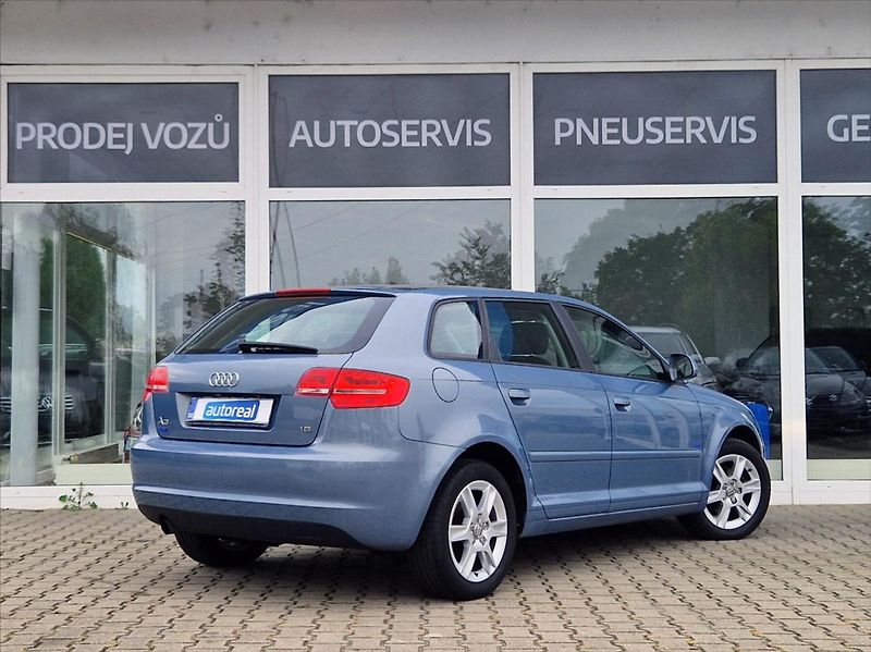 Audi A3 1,6 MPI SPORTBACK AUTOAC PANO - fotka 5 z 32