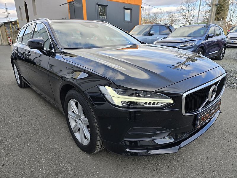 Volvo V90 D4 2,0 140kW 4x4 DPH MOMENTUM - fotka 2 z 45