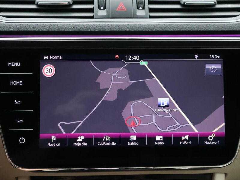 Škoda Superb 2,0 TSI 200kW L&K 4x4 DSG DPH - fotka 24 z 36