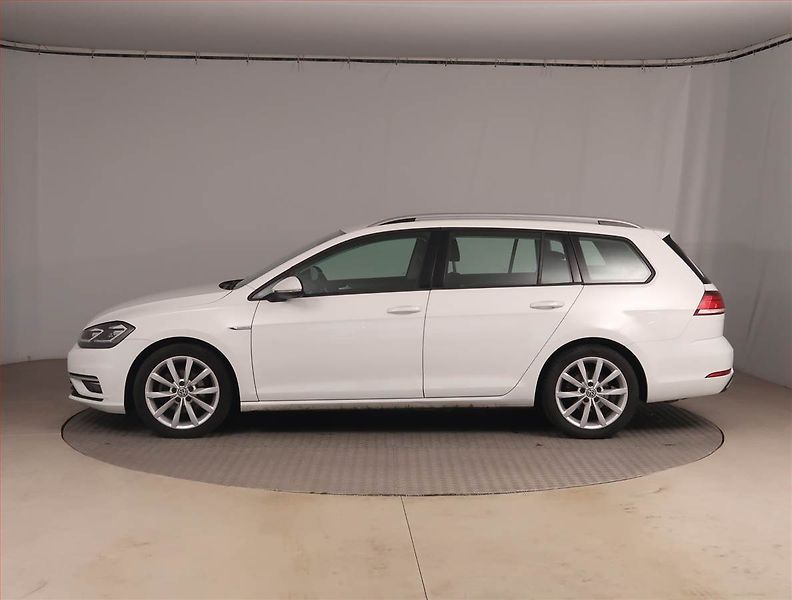 Volkswagen Golf (2020) Comfortline 1.5 TSI, ČR,1.maj - fotka 3 z 16