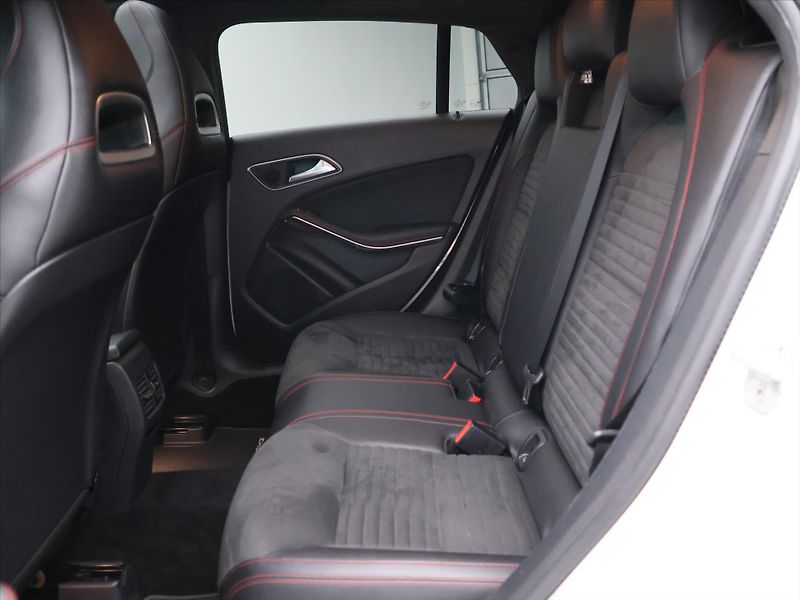 Mercedes-Benz CLA 2,1 220CDI 130kW 4MATIC CZ - fotka 15 z 39