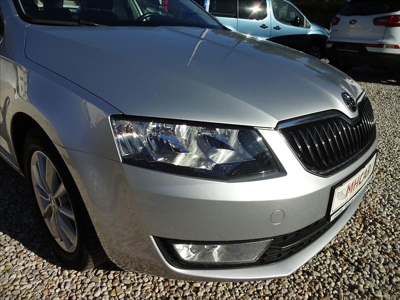 Škoda Octavia III 2,0 TDI 110kW COMBI - fotka 11 z 50