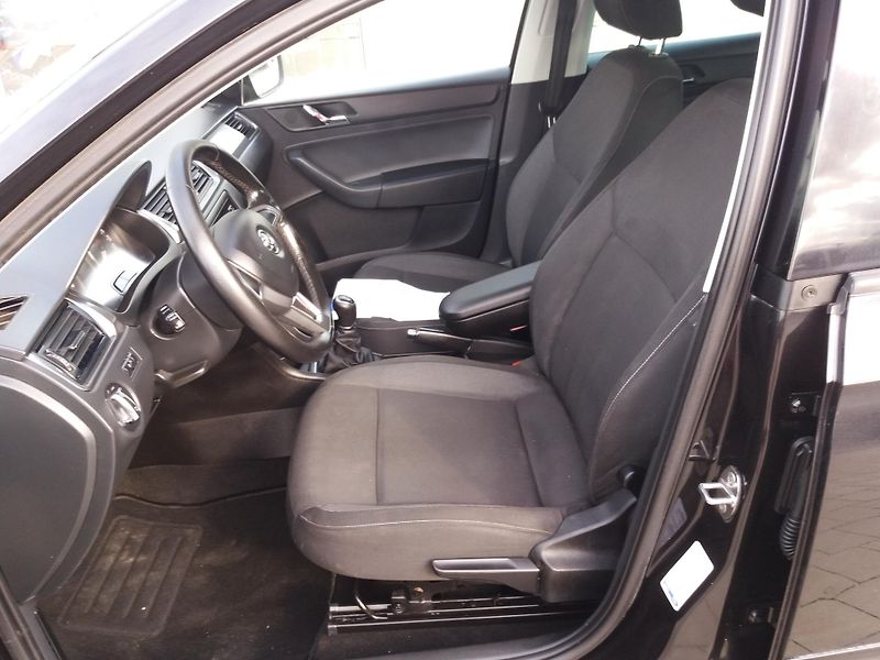 Škoda Rapid 1.2TSi,77kW,TAŽNY,NOVÉ-ROZVODY - fotka 13 z 24