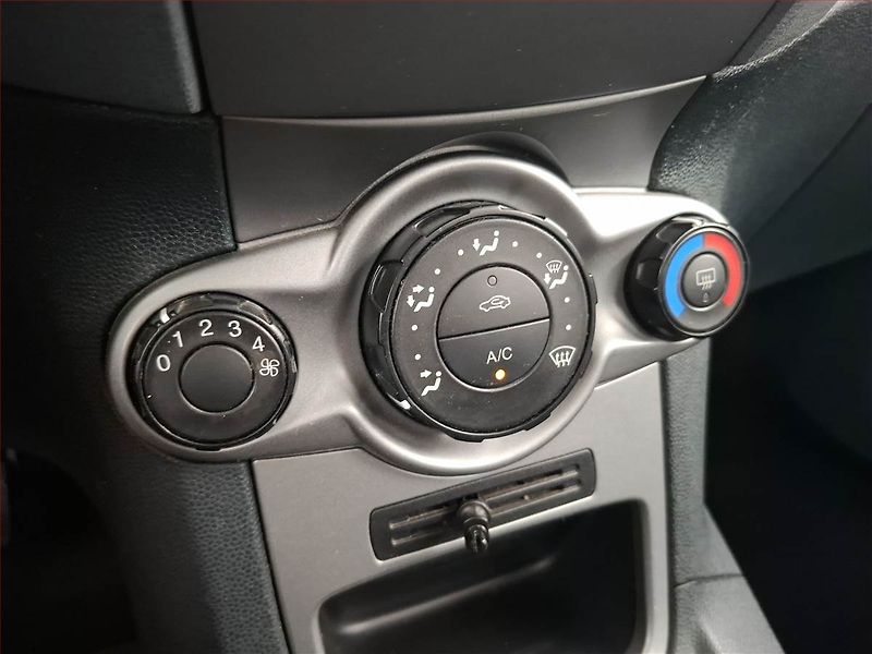 Ford Fiesta (2009) 1.25, po STK, rezervace - fotka 14 z 14