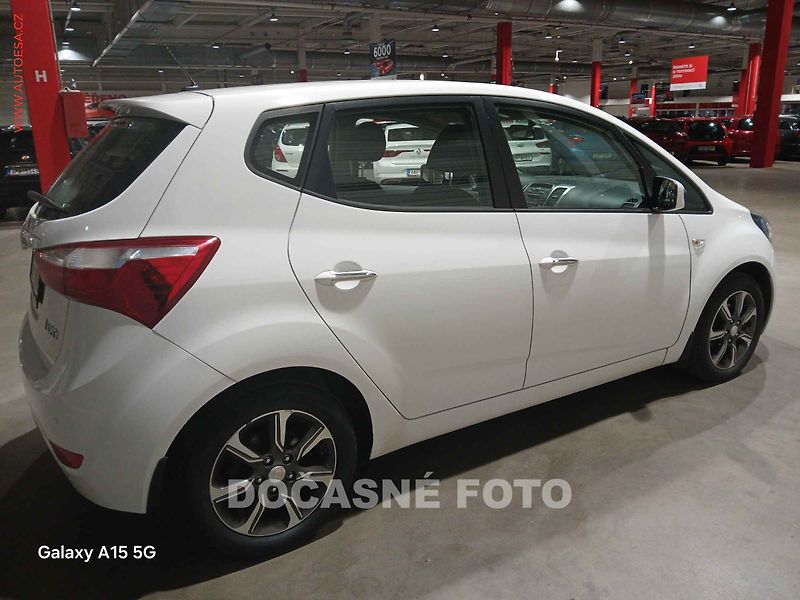 Hyundai ix20 (2018) 1.4 CRDi, ČR, AC, park.čidla - fotka 2 z 3