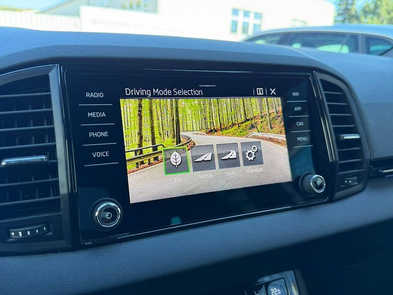 Škoda Karoq SportLine 2,0TDI 110 kW 7° DSG - fotka 13 z 42