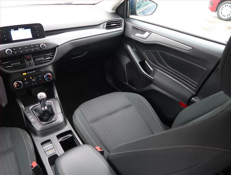 Ford Focus (2018) 1.5 EcoBlue, Serv.kniha - fotka 8 z 17