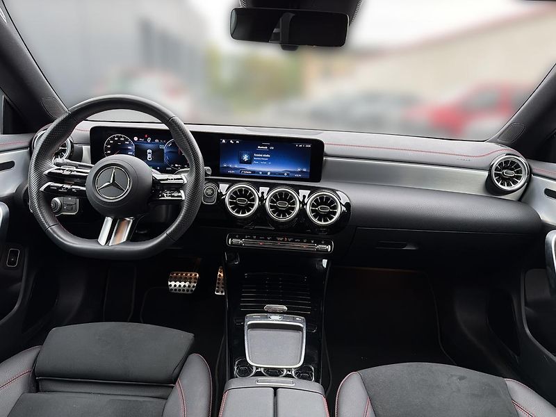 Mercedes-Benz CLA 250e AMG Linie - fotka 11 z 14