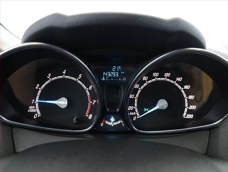 Ford Fiesta (2015) 1.0 EcoBoost, Park. senzory - fotka 9 z 15