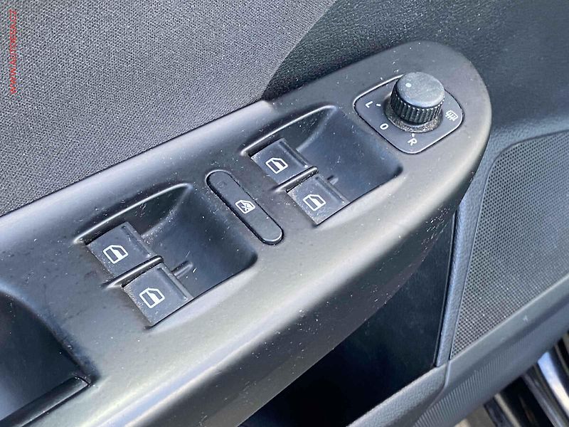 Volkswagen Passat (2009) 2.0TDi, 2.maj, Bixenon, AC - fotka 11 z 19