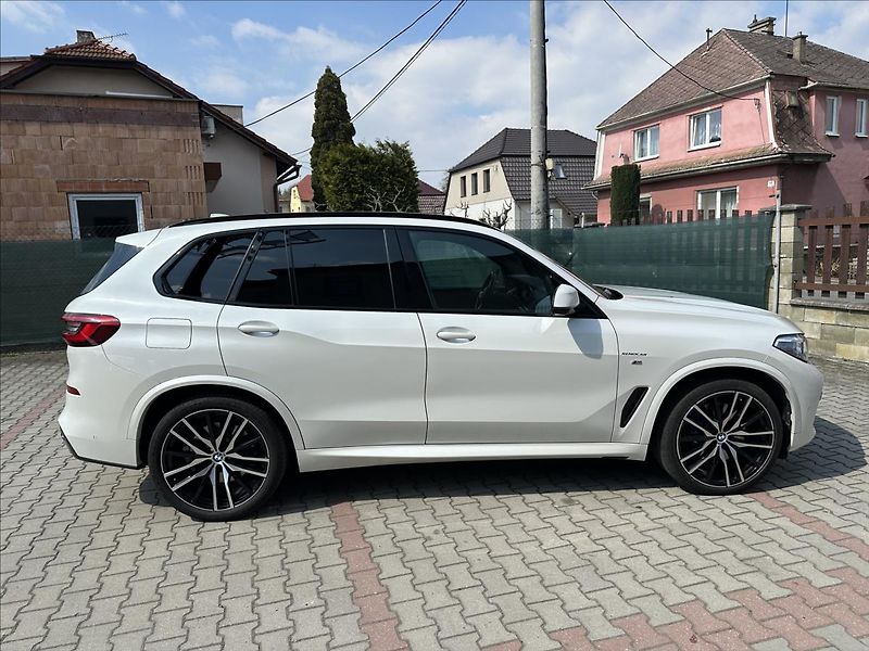 BMW X5 3,0 xDrive 30d M-SPORT LASER - fotka 2 z 38