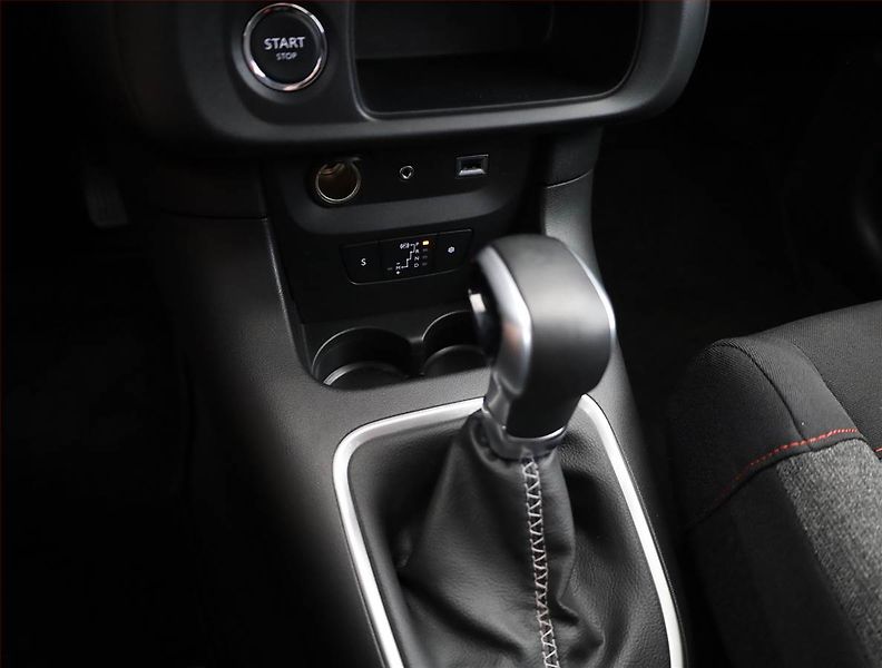 Citroën C3 (2018) 1.2 PureTech, Automat, Navi - fotka 14 z 19