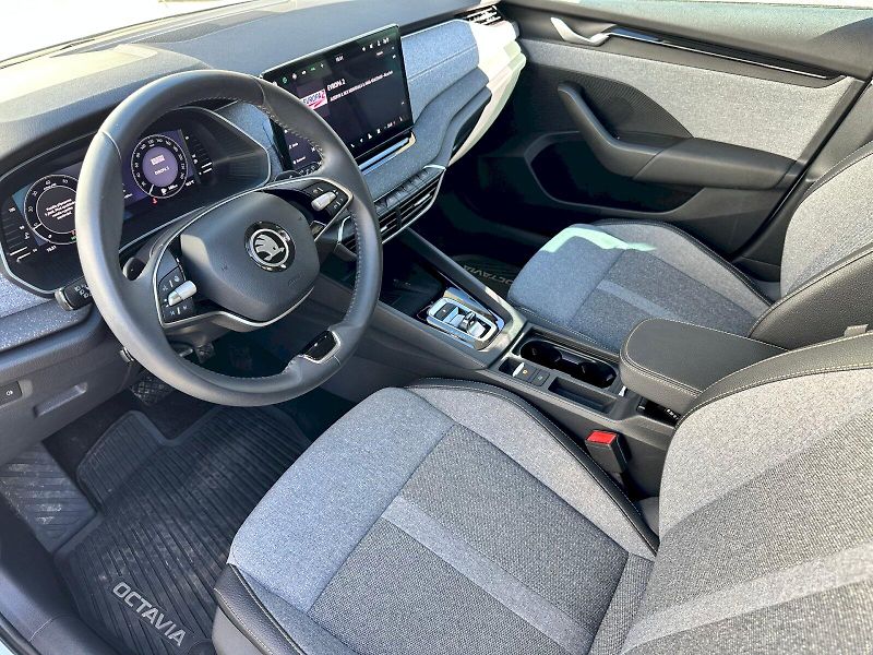 Škoda Octavia (2024) 1.5 TSI 110kW MHEV Top Selecti - fotka 6 z 24