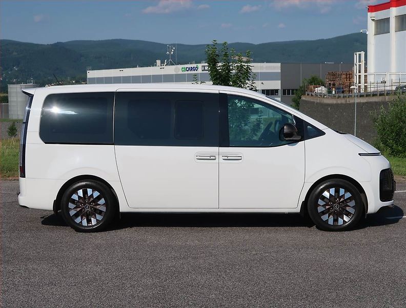 Hyundai Staria (2022) 2.2 CRDi - fotka 6 z 15