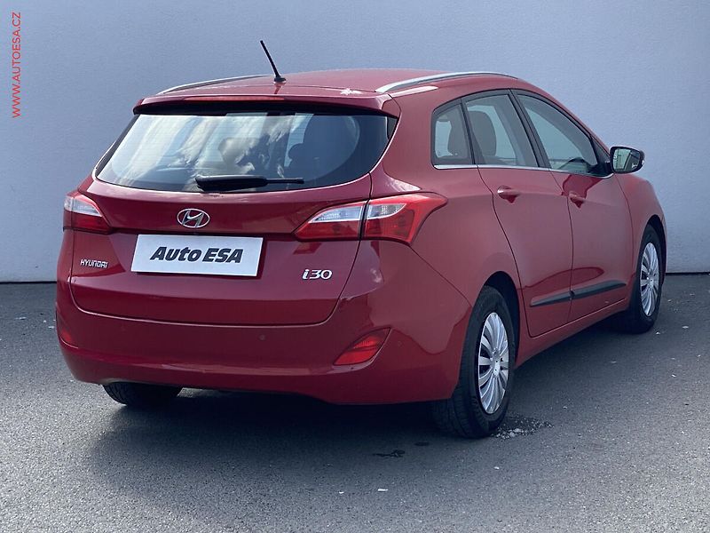 Hyundai i30 (2014) 1.6 GDi, ČR, autoAC - fotka 4 z 16
