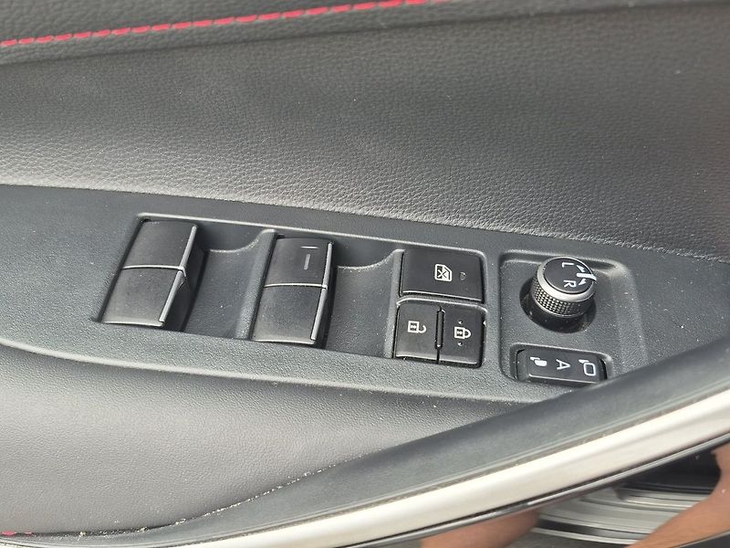 Toyota Corolla GR SPORT Dynamic 2.0 hybrid - fotka 22 z 25
