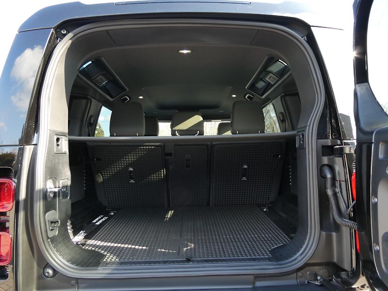 Land Rover Defender (2026) 110 3,0 X-Dynamic SE D200 - fotka 32 z 37