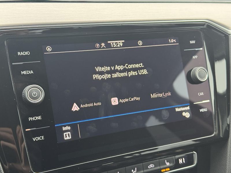 Volkswagen Passat (2020) 1.5TSi DSG Elegance, ČR, 360° - fotka 33 z 46