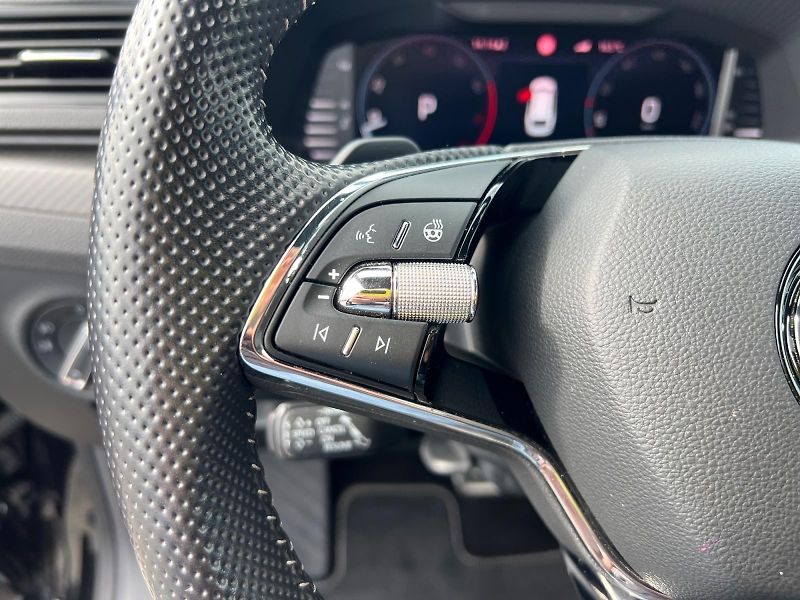 Škoda Superb (2022) SPORTLINE 2.0TSI 206kW 4x4 DPH - fotka 25 z 37