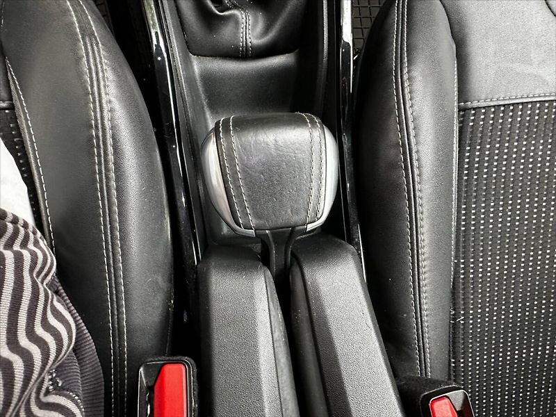 Peugeot 2008 1,2 i 60kW PureTech, ČR,1.maj - fotka 26 z 35