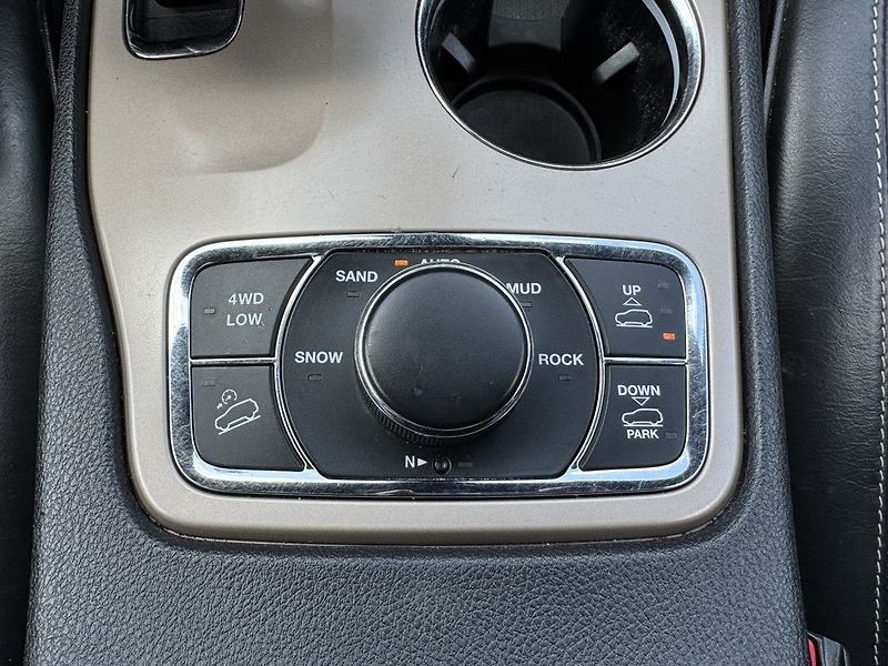 Jeep Grand Cherokee (2014) 3.0CRD Navi Kůže Vzduch Pano - fotka 9 z 50