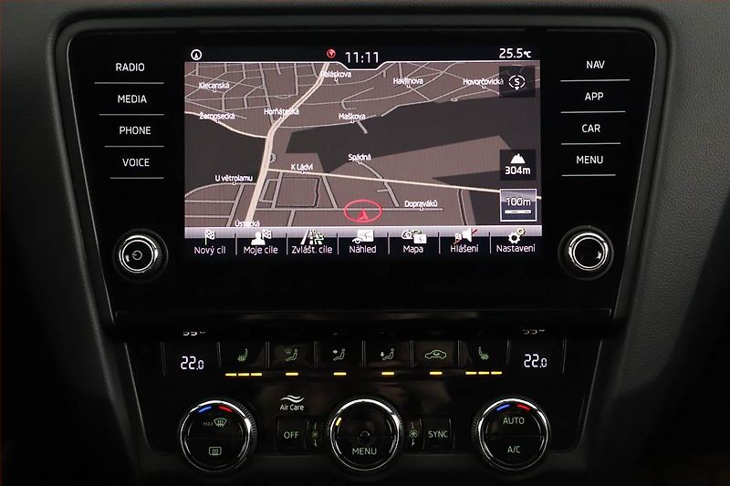 Škoda Octavia (2019) 1.5 TSI, Navi, Tempomat - fotka 14 z 17