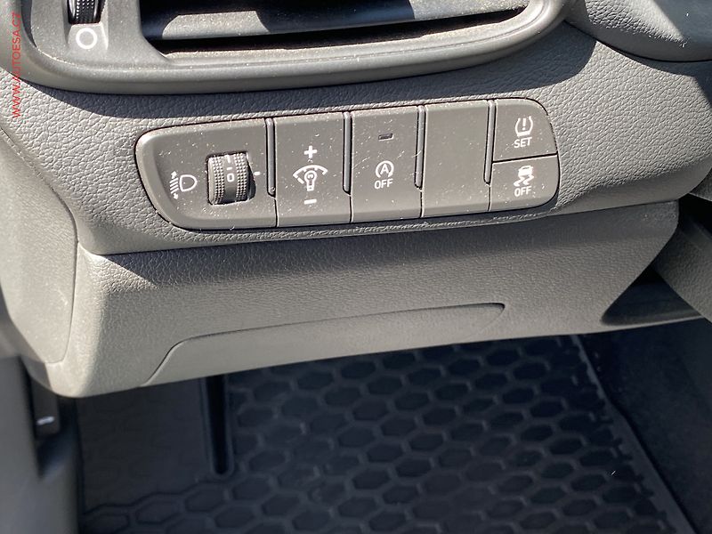 Hyundai i30 (2023) 1.5 T-GDi, ČR, Smart, kamera - fotka 12 z 18