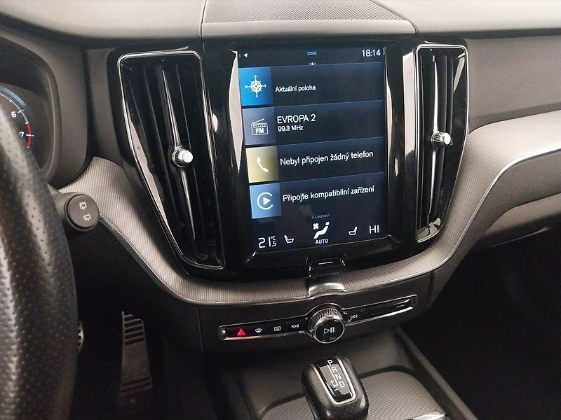 Volvo XC60 (2018) R-Design T5 AWD - fotka 12 z 30
