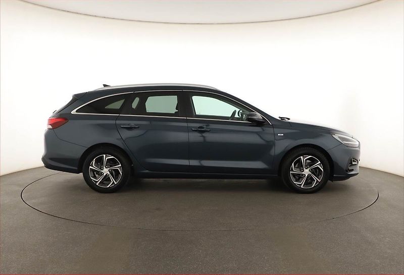 Hyundai i30 (2023) 1.5 T-GDI MHEV, Serv.kniha - fotka 6 z 21