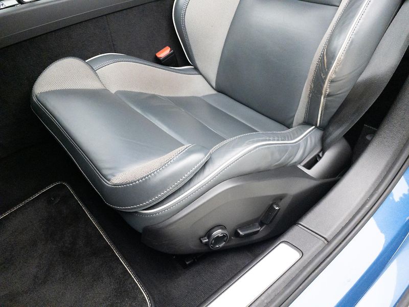 Volvo S60 B5 AWD R-DESIGN AUT CZ - fotka 24 z 44