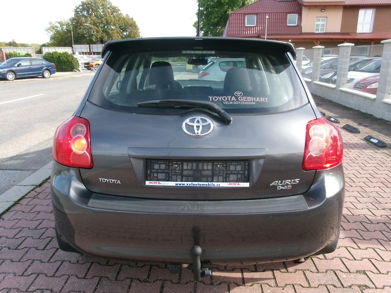 Toyota Auris (2007) 2,0 D-4D 93kW AC TEMP ALU - fotka 7 z 26