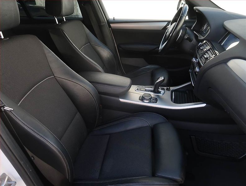BMW X4 (2018) M Sport xDrive30d, 4X4 - fotka 9 z 20