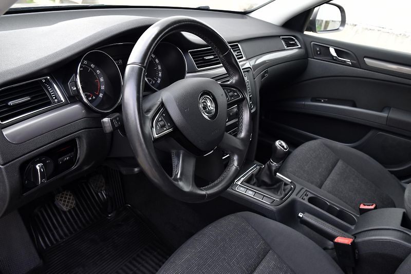 Škoda Superb 1.6 TDi 6st,KLIMA,NAVI,PDC,ALU - fotka 8 z 39