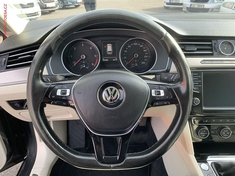 Volkswagen Passat (2015) 2.0 TDi, Highline, LED, navi - fotka 13 z 20