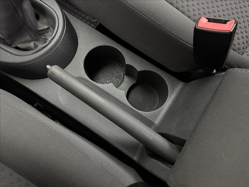 Volkswagen Touran 1,6 i 75kW AC NOVÉ PRAHY APOD. - fotka 17 z 29