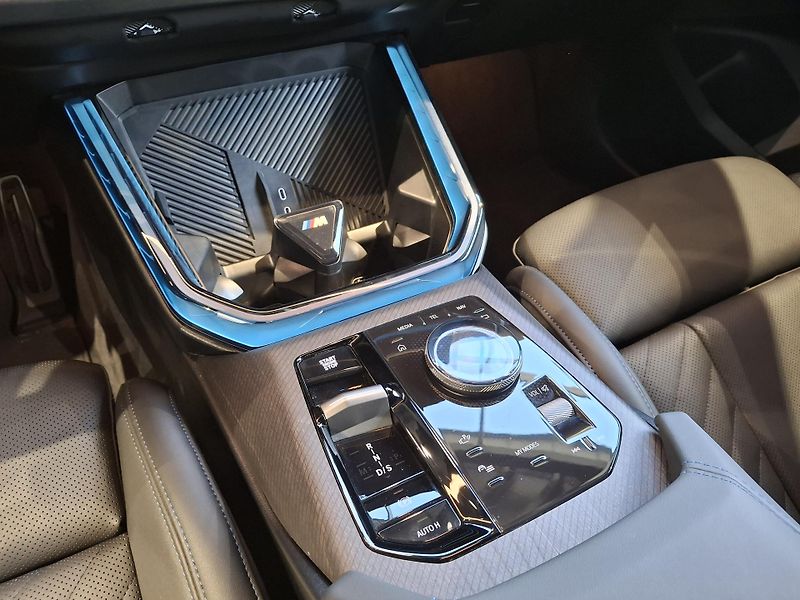 BMW X3 xDrive 30e M Sport - fotka 15 z 25