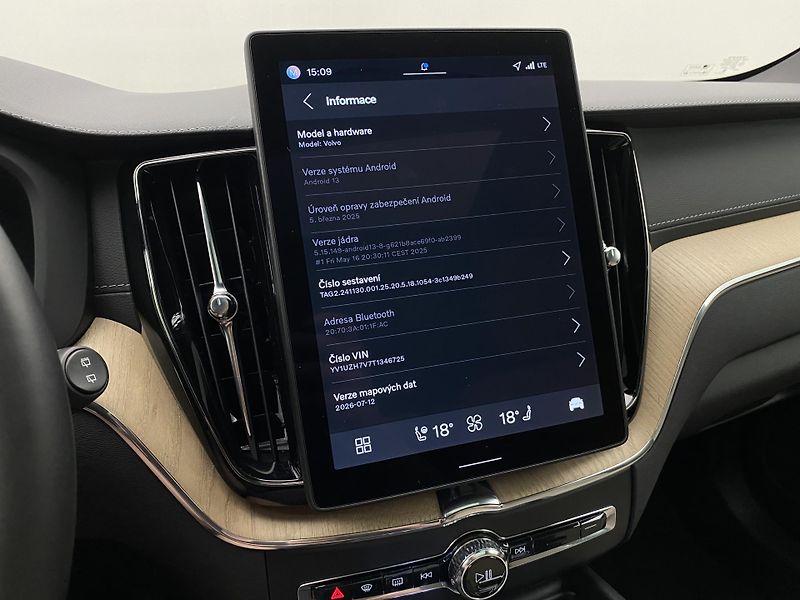 Volvo XC60 T8 AWD RECHARGE ULTRA BRIGHT - fotka 62 z 67