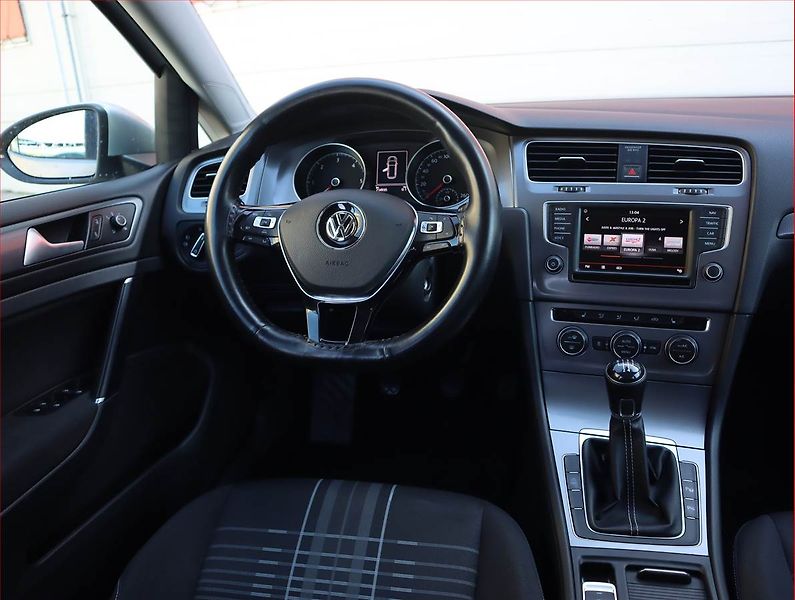 Volkswagen Golf (2015) 1.6 TDI, Navi, Xenony - fotka 7 z 20