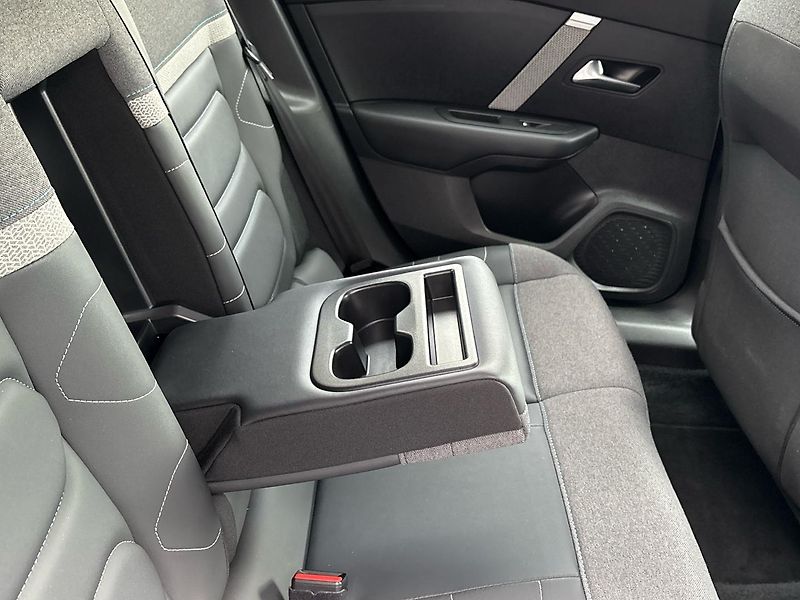 Citroën C4 (2023) Shine 1.2 PureTech 130 EAT8 - fotka 22 z 58