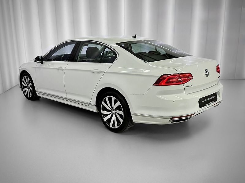 Volkswagen Passat 2.0TSI 200KW DSG 4MOTION R-LIN - fotka 4 z 28