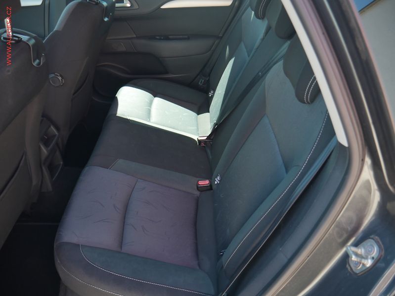 Citroën C4 (2011) 1.4i, ČR, AC, park.asist - fotka 10 z 18