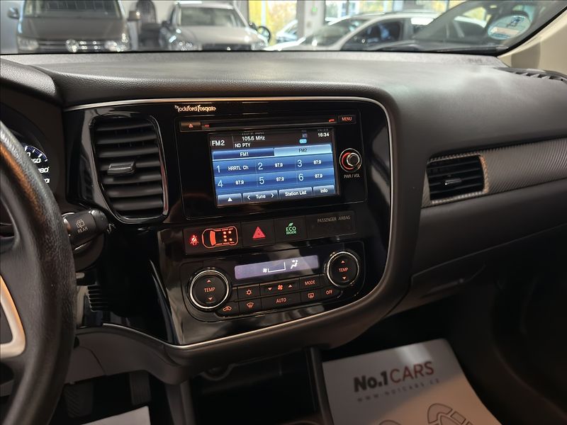 Mitsubishi Outlander 2,3   DI-D 4X4 7MÍST SPORT TZ - fotka 13 z 39