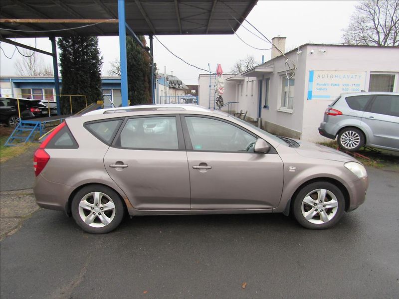 Kia Ceed 1,4 LPG Combi 80KW - fotka 8 z 28