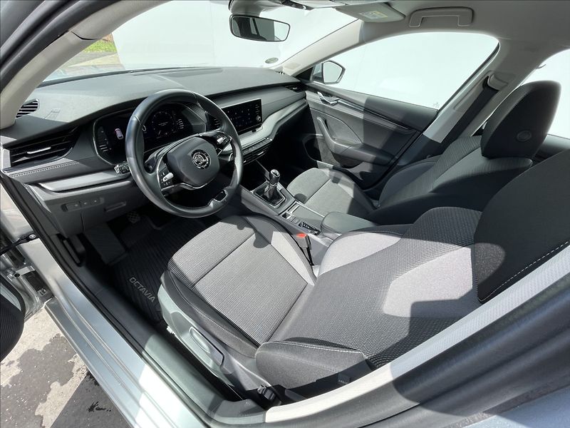 Škoda Octavia 2,0 TDI Combi Ambition Plus - fotka 5 z 19