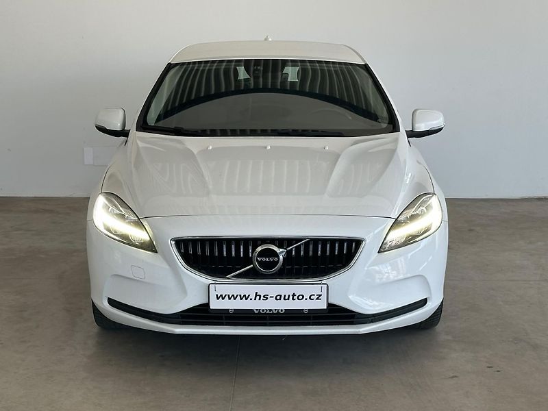 Volvo V40 2.0 D2 88kW, Full LED, NAVI - fotka 2 z 18