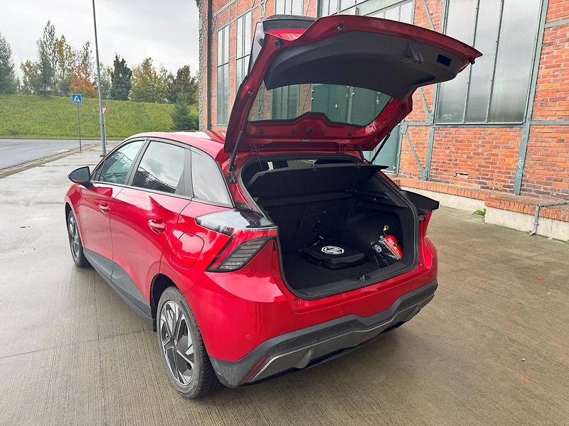 MG MG4 (2023) EV Elegance 64 kW - fotka 7 z 22