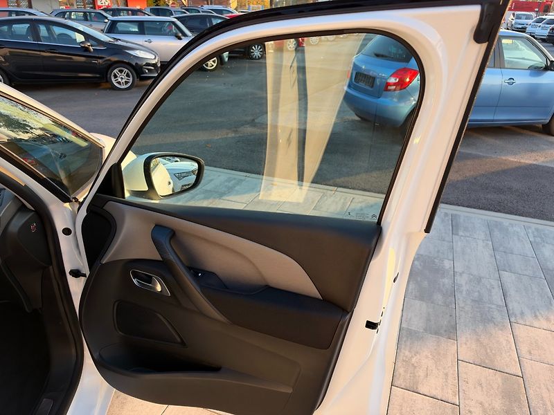 Citroën Grand C4 SpaceTourer (2019) 1.2 PureTech 96kW 7.Míst - fotka 24 z 30